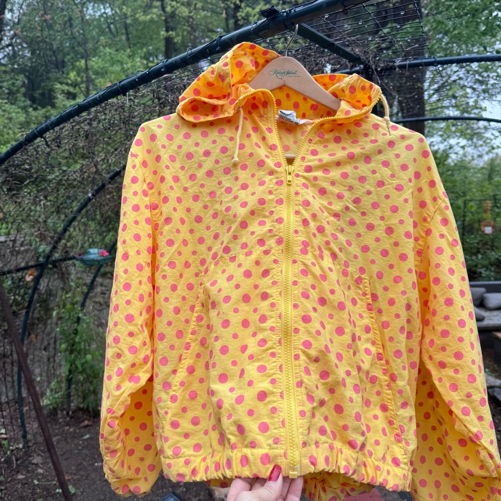 VINTAGE UNIONBAY Yellow Raincoat/windbreaker with Hood and Polka Dot Pattern
